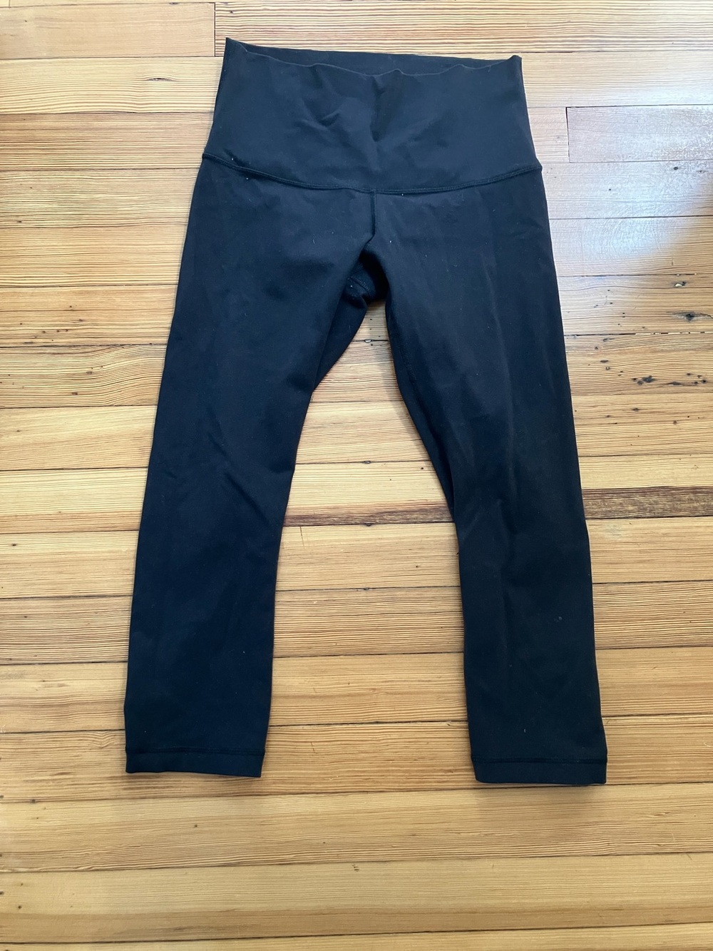 Lululemon black cropped leggings